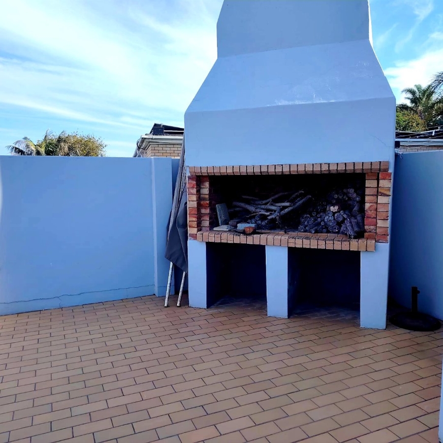 5 Bedroom Property for Sale in Beacon Bay Eastern Cape